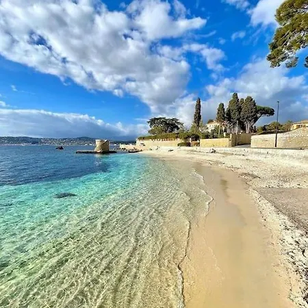Emplacement Ideal Plages Cap D'antibes Gare Juan Les Pins Antibes